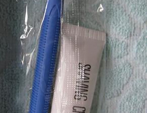一次性剃须刀包装机-酒店用品包装机-枕式包装机