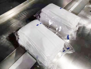 口罩包装机-50片医用口罩包装机- 枕式包装机